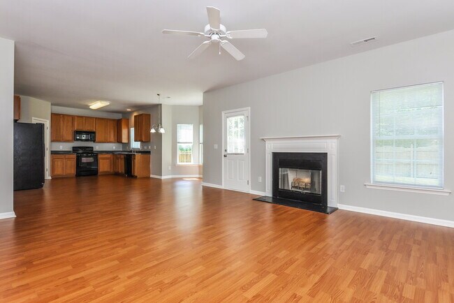 Foto del edificio - 804 Red Oak Tree Dr