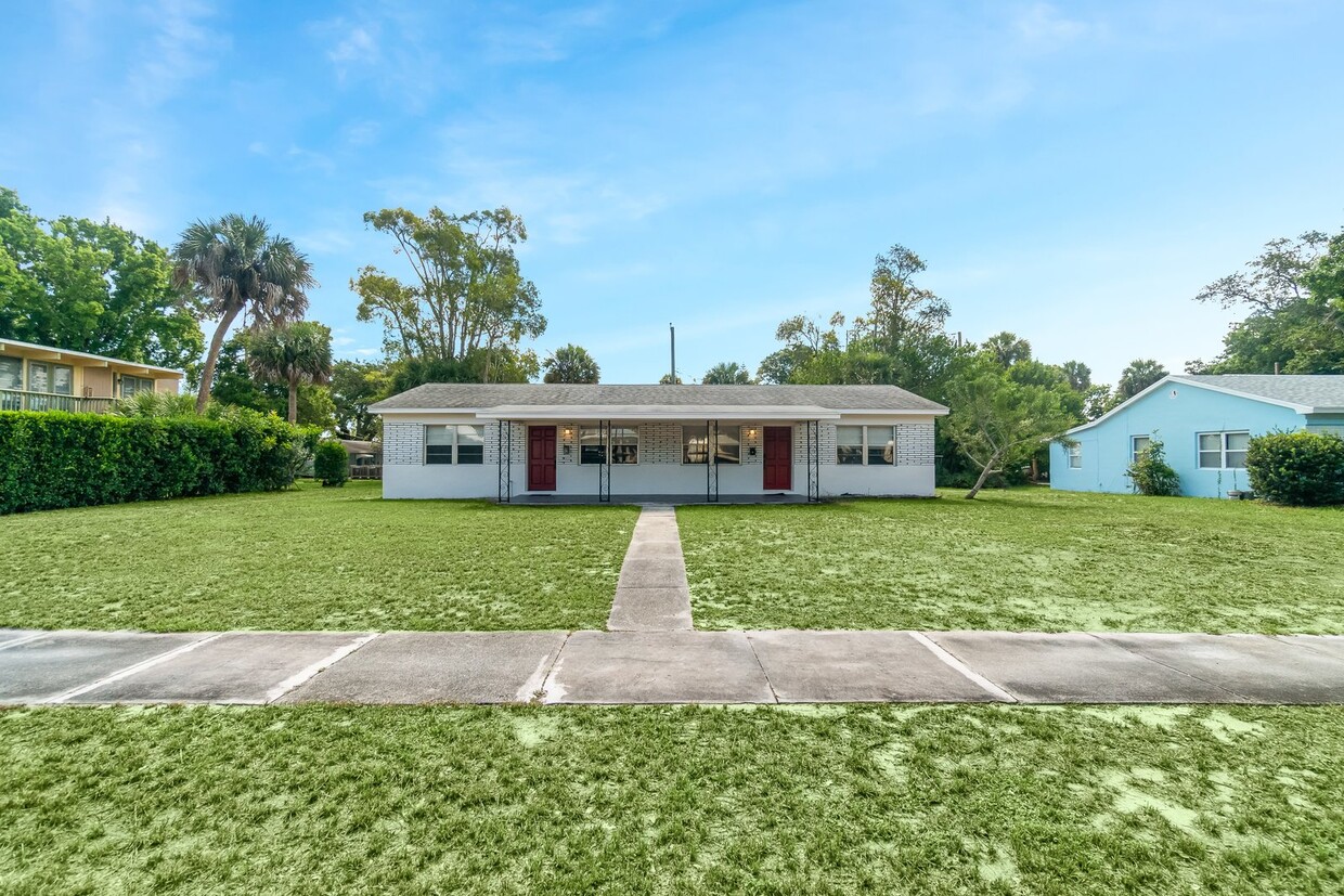 Primary Photo - Downtown Vero Location - 2/1 Duplex