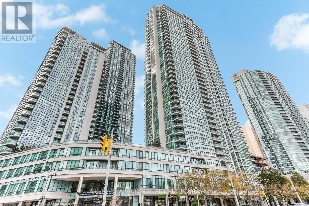 Photo principale - 12-2712 Yonge St