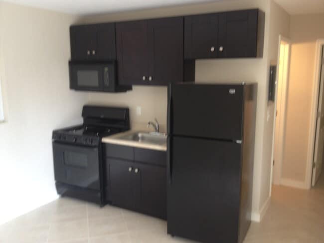 Kitchen - 832 S J St