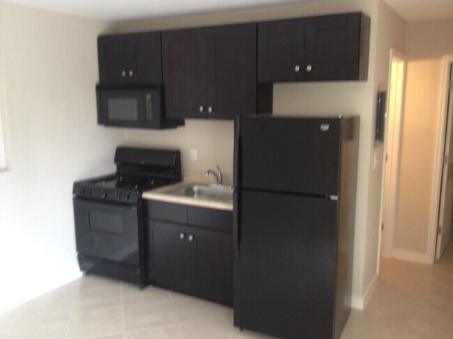 Kitchen - 832 S J St