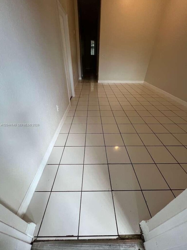Foto del edificio - 1661 SE 28th St