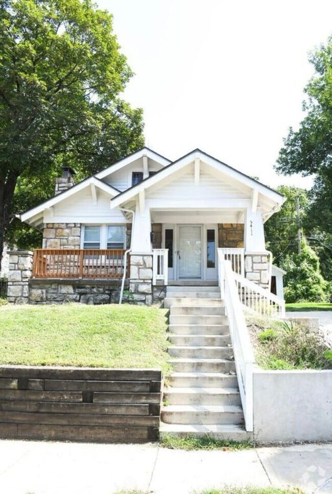 Building Photo - 5411 Charlotte St