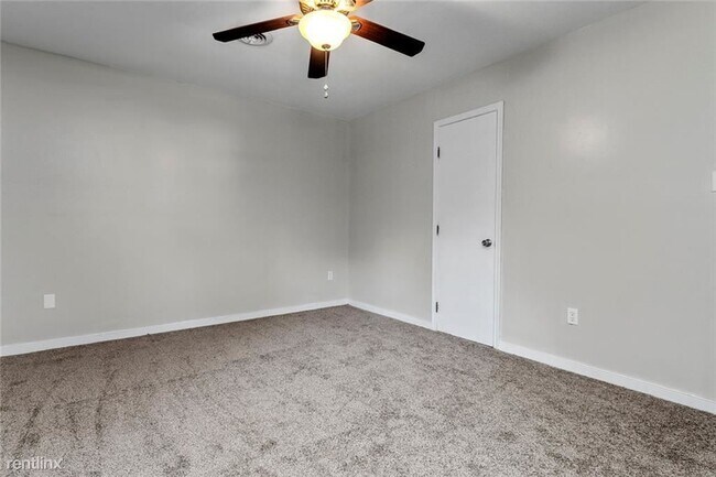 Building Photo - 3 br, 1 bath House - 5713 Huntingcreek Dr