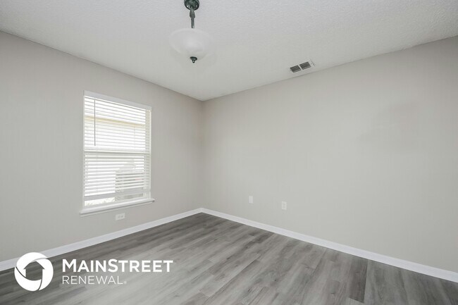 Foto del edificio - 17401 Silver Creek Ct