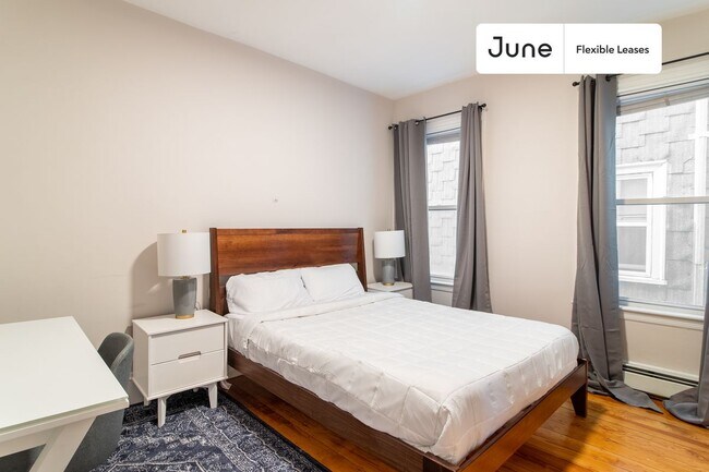 Foto del edificio - Queen bedroom in 3 bed/1 bath Home