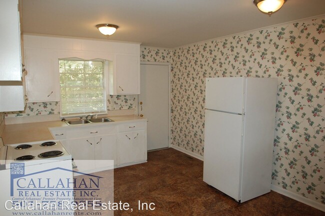 Building Photo - 2 br, 1 bath House - 616 West M Ave