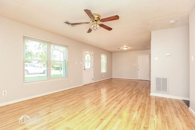 Building Photo - 1416 McGavock Pike