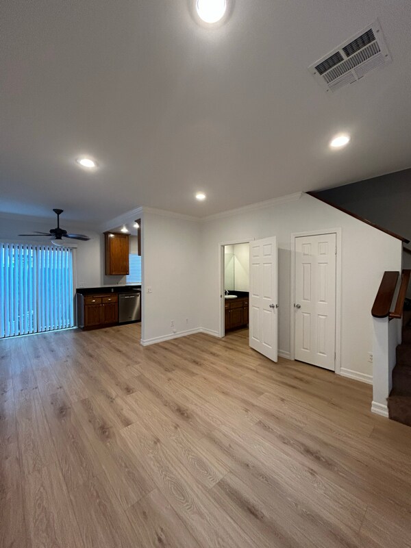 Foto del edificio - 10154 McClemont Ave