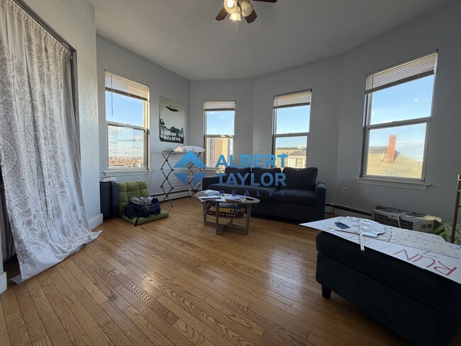 Área de estar - 8 Eldora St