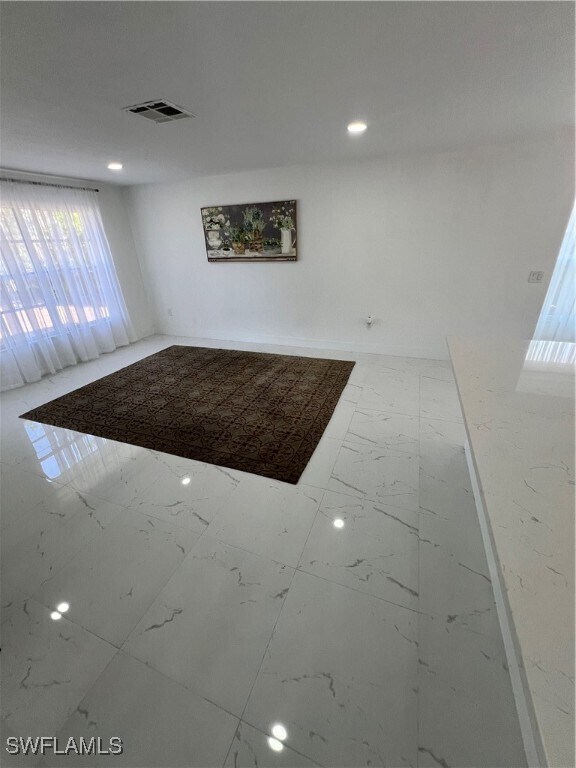 Foto del edificio - 862 99th Ave N