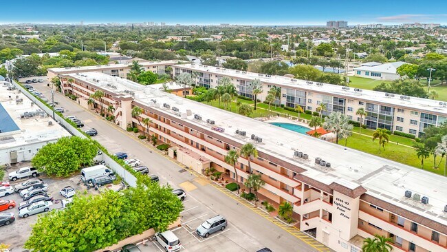 Foto del edificio - 4500 N Federal Hwy