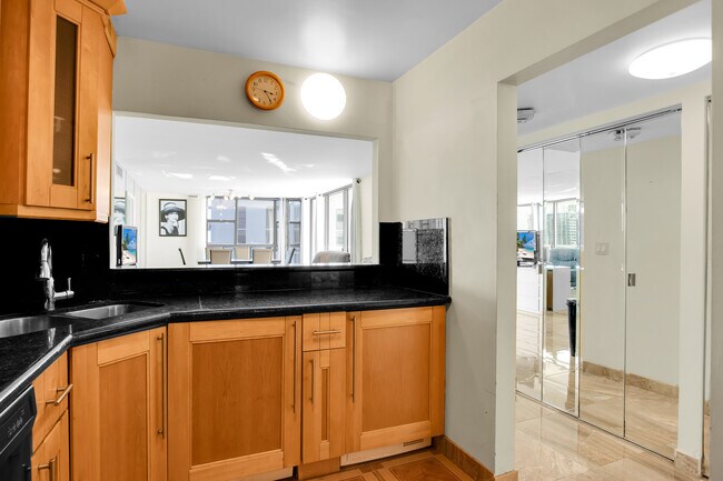 Foto del edificio - 3701 N Country Club Dr