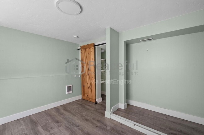 Foto del edificio - 1425 Mandalay Rd W