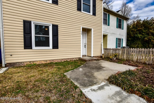 Building Photo - 114 Greenford Pl