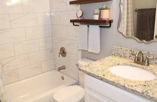 Foto del edificio - 8910 N Swan Cir