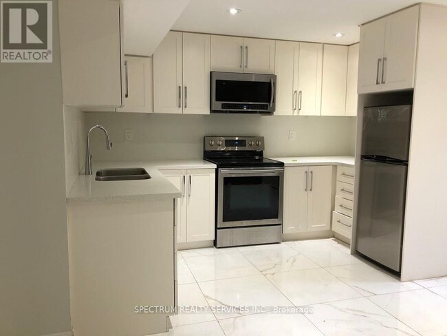 Building Photo - 498 Wettlaufer Terrace