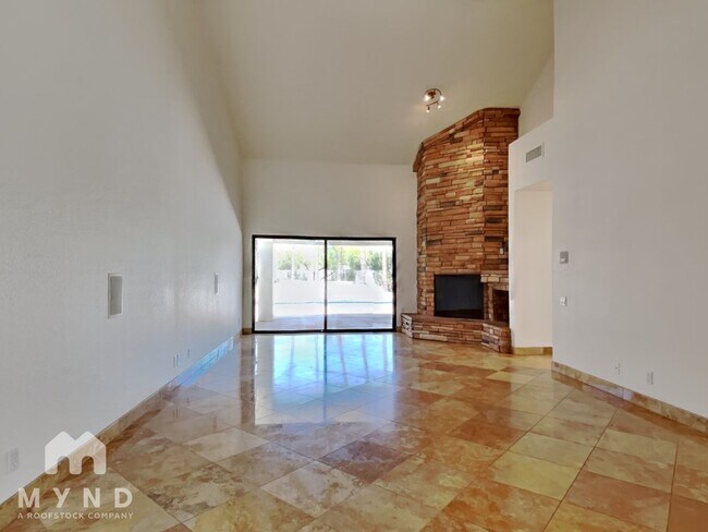 Foto del edificio - 8260 E Sutton Dr