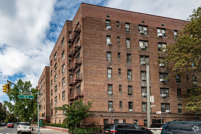 Building Photo - 90-11 35th Ave