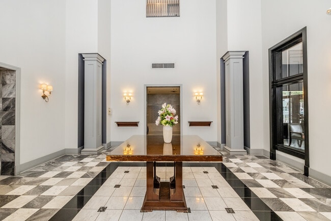 Building Photo - 70 W Huron St