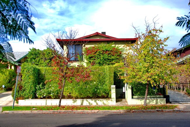 Foto del edificio - 4337 Kingswell Ave