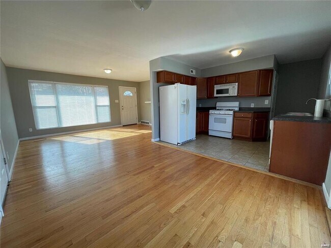 Building Photo - 7229 Fernbrook Dr