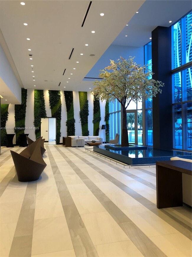 Foto del edificio - 851 NE 1st Ave