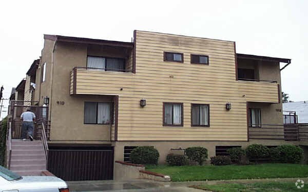 Building Photo - 908-910 E Harvard St