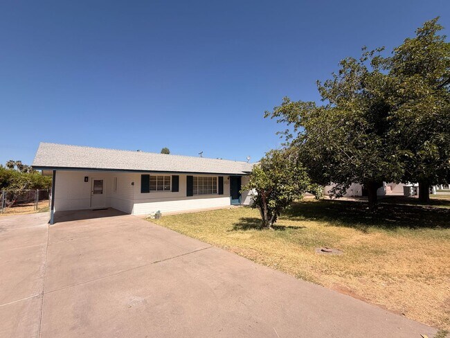 Foto del edificio - 3416 N 43rd Pl