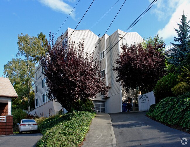 Foto del edificio - Golf View Apartments