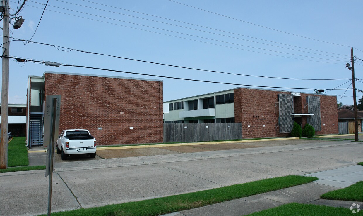 Building Photo - 620 W William David Pky