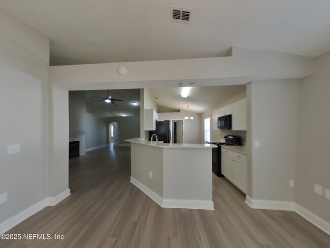 Foto del edificio - 1656 Dartmouth Dr