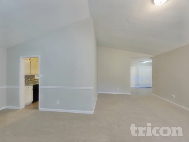 Building Photo - 718 Post Rd Ln