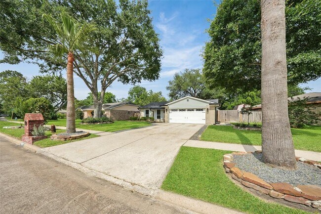 Foto del edificio - 9607 Rumbling Wood Ln