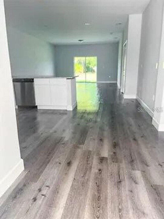 Foto del edificio - 13257 Blytheville Ave