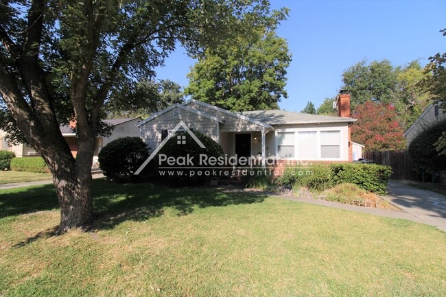 Building Photo - Wonderful Land Park Area 2bd/1ba House