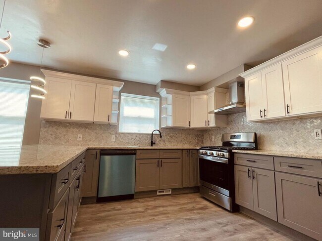 Foto del edificio - 3645 Glengyle Ave