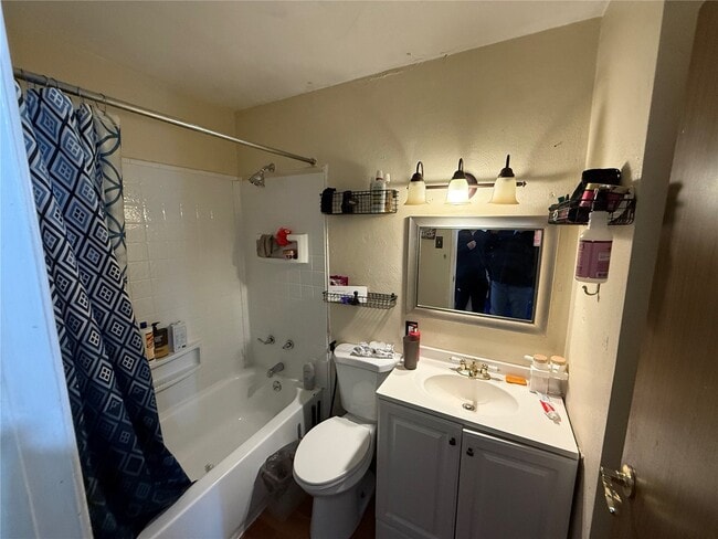 Building Photo - 1415 Wishart Pl