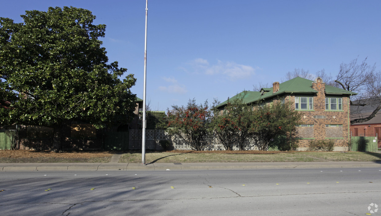 Building Photo - 2100 Hemphill St