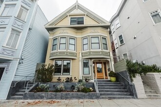 Building Photo - 972 Dolores St