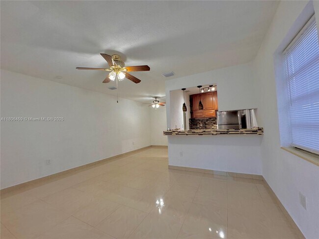 Foto del edificio - 4885 NW 4th St