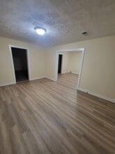 Building Photo - 1410 N 12th Ave