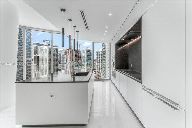 Building Photo - 300 Biscayne Blvd Way