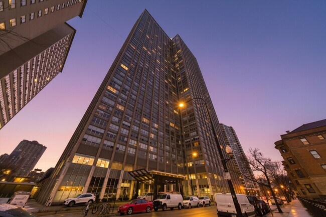 Foto del edificio - 655 W Irving Park Rd