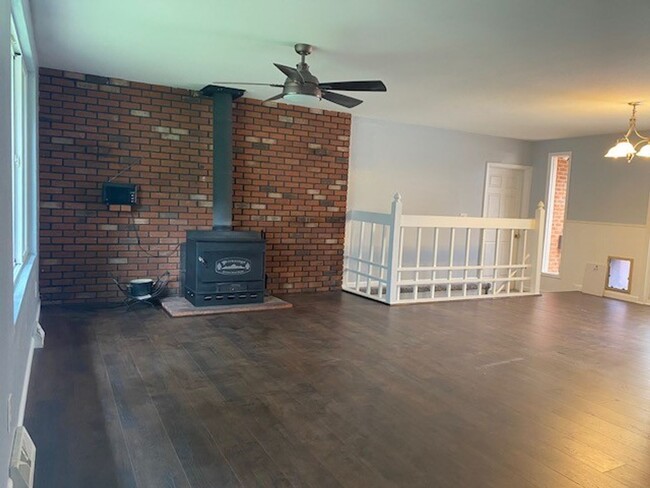 Building Photo - 4 Bedroom &  3 Bath Brick Ranch - $300 off...