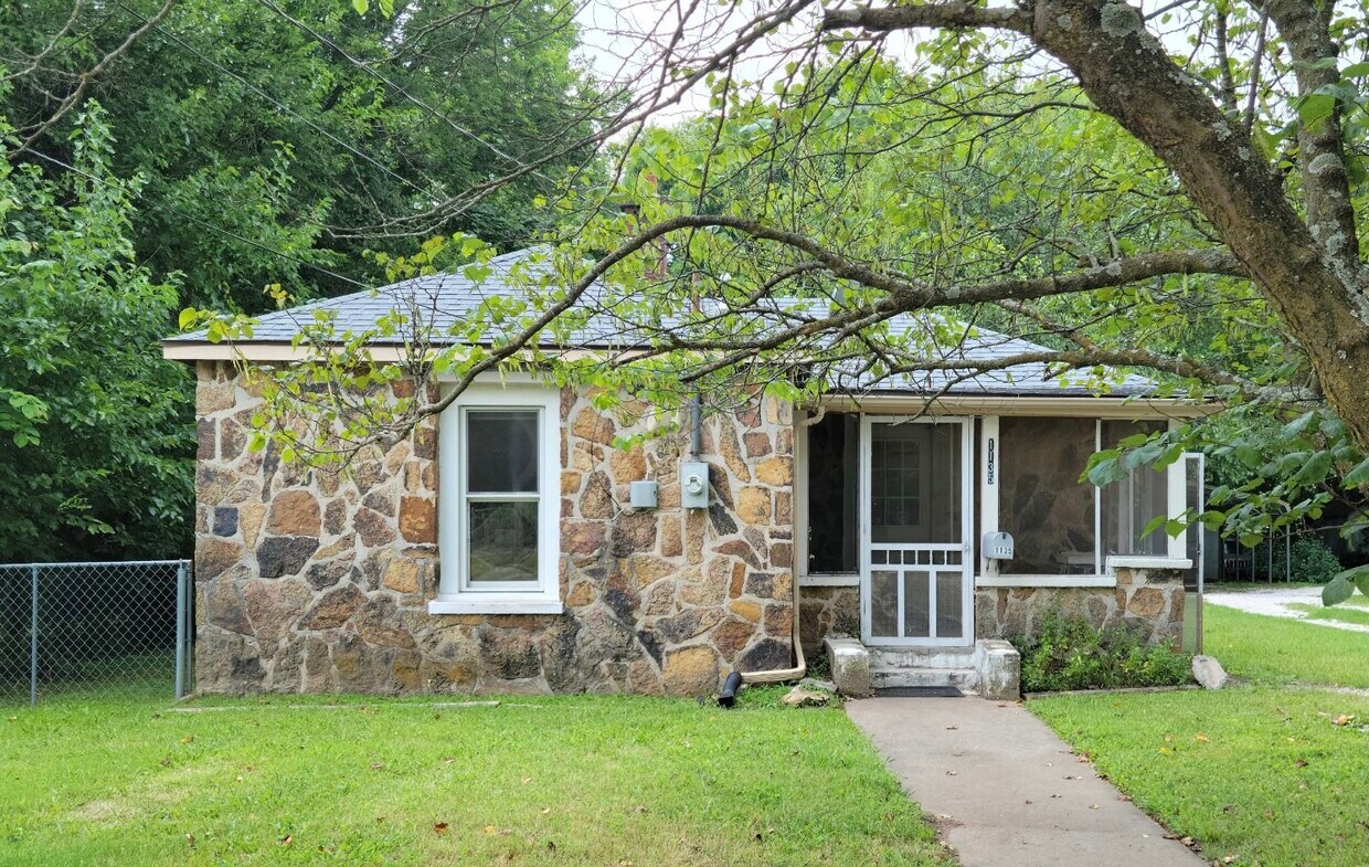 Primary Photo - 1135 S Main Ave
