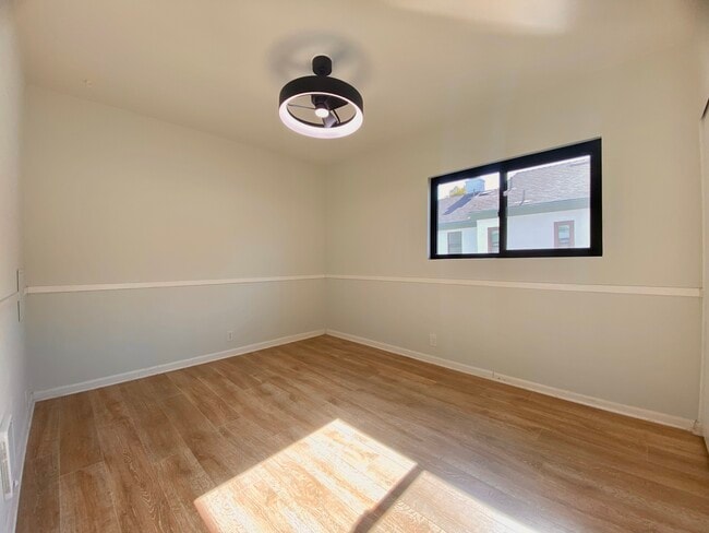 Building Photo - 8722 Villa La Jolla Dr