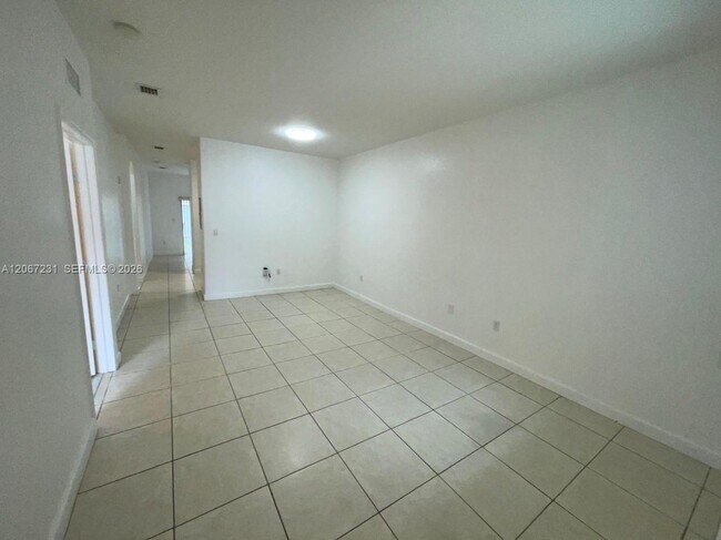 Foto del edificio - 1535 SE 26th St