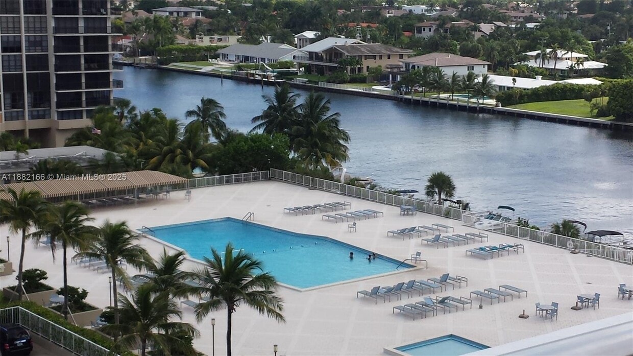 Foto principal - 1985 S Ocean Dr