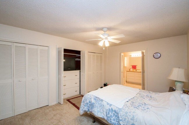 Habitación - 1702 Glennan Dr